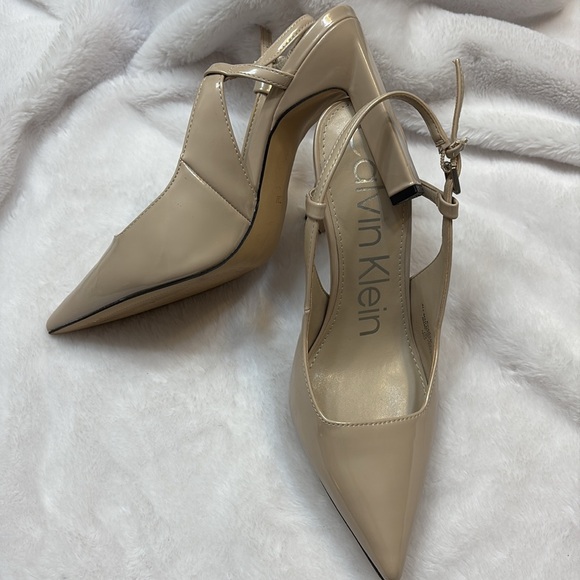 Heels - Picture 2 of 7